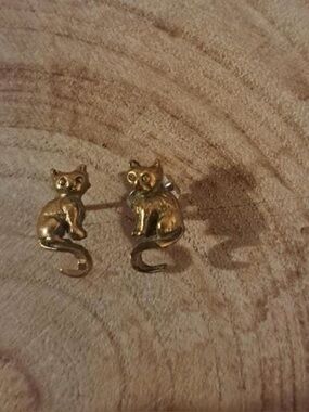 American Vintage Gold Cat Stud Earrings